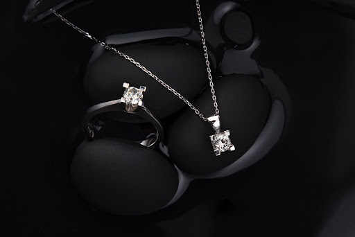 Cremation jewelry keeps your loved one close to you and close to your heart